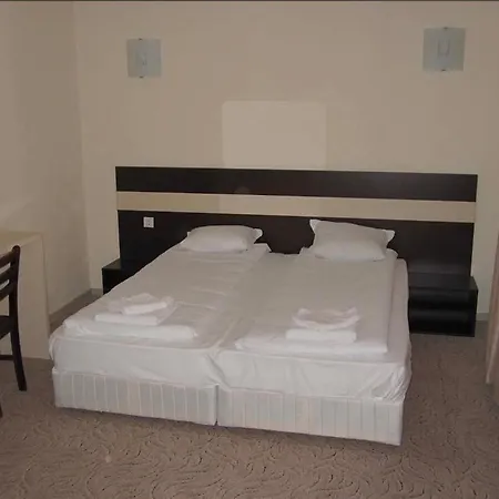 Deyanira Hotel *